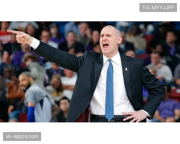 弗拉格无球跑动制造错位，拉开进攻空间改变球队战术结构