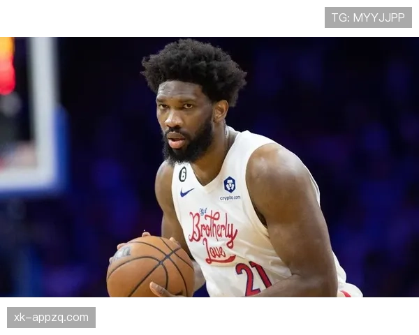 恩比德休赛期天天吃牛排配红酒，训练馆打卡照却瘦成闪电侠